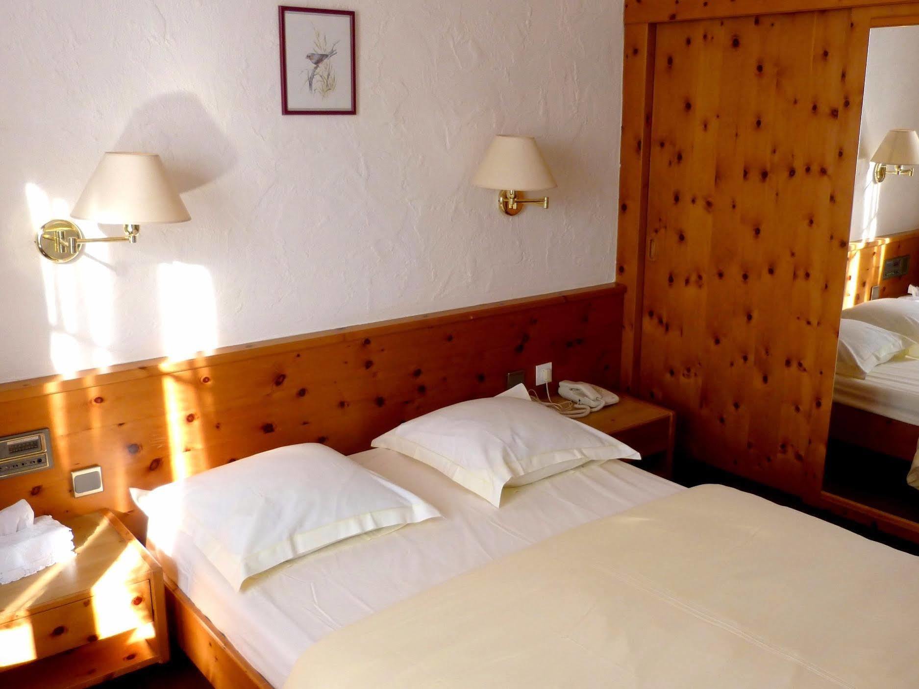Hotel Restaurant Aux Trois Roses La Petite-Pierre Zewnętrze zdjęcie